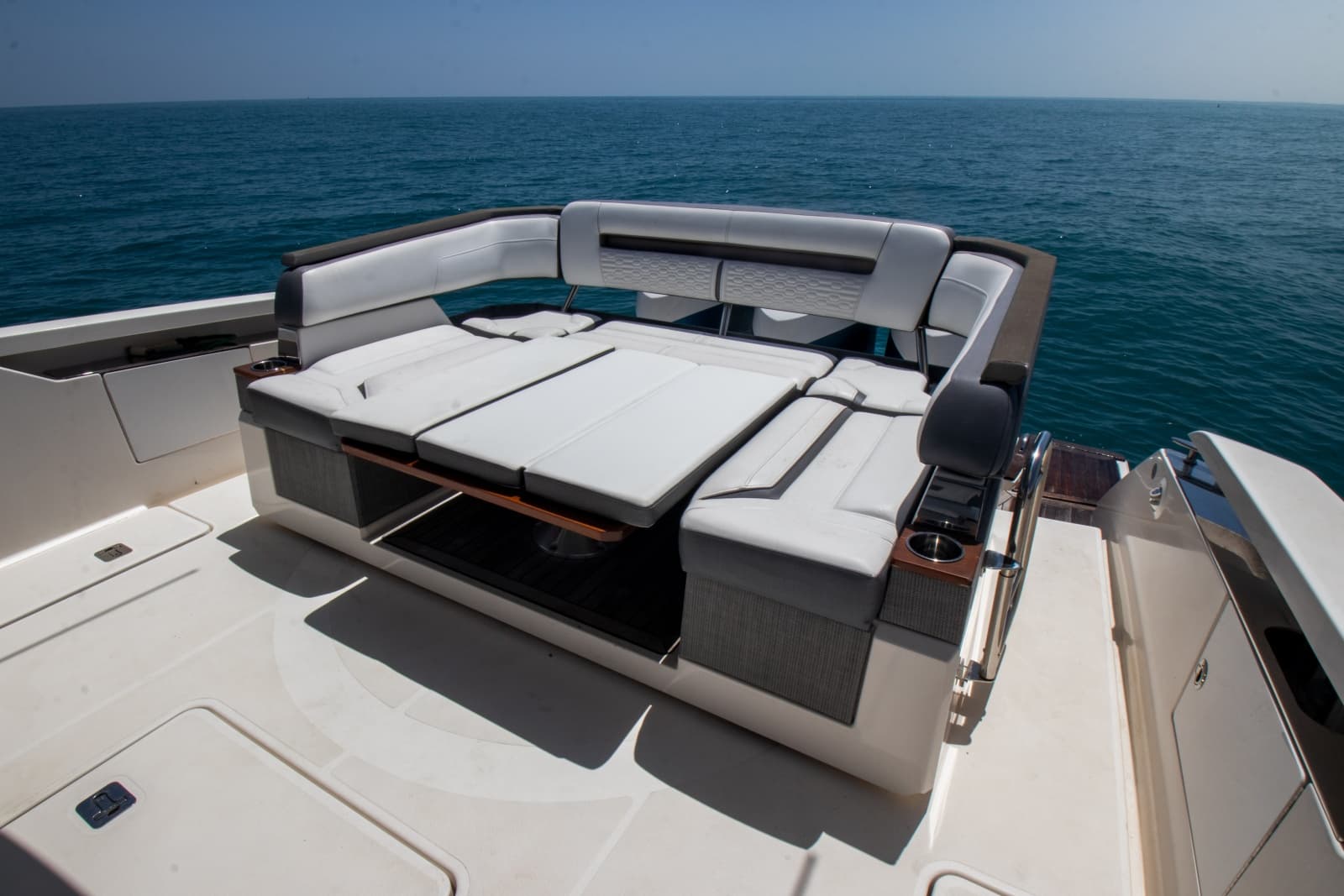 2018 Tiara Yachts  - Photo 13