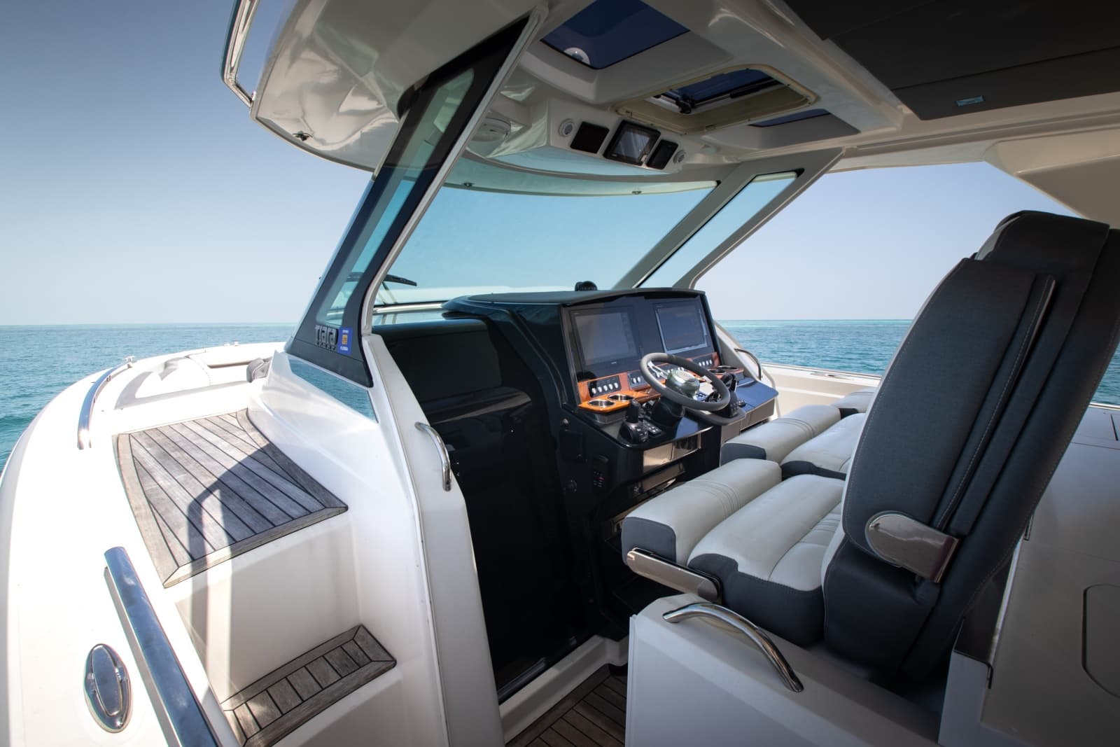 2018 Tiara Yachts  - Photo 8