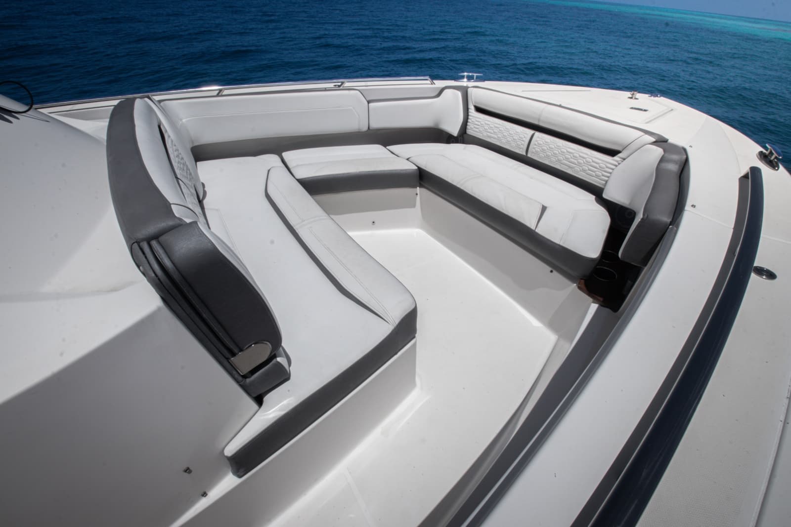 2018 Tiara Yachts  - Photo 6