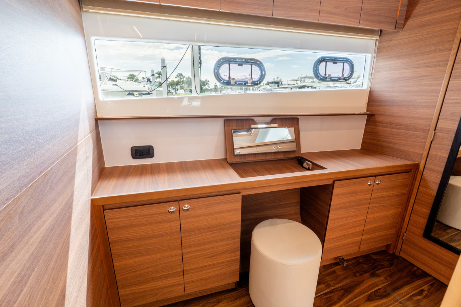 2023 Aquila 54 YACHT - Photo 18