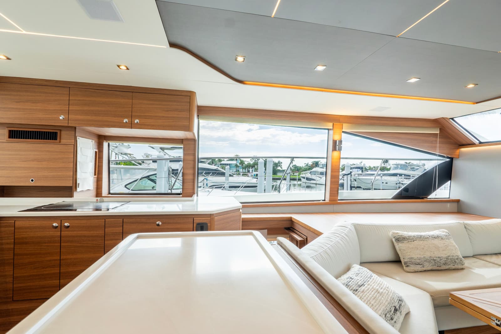 2023 Aquila 54 YACHT - Photo 11