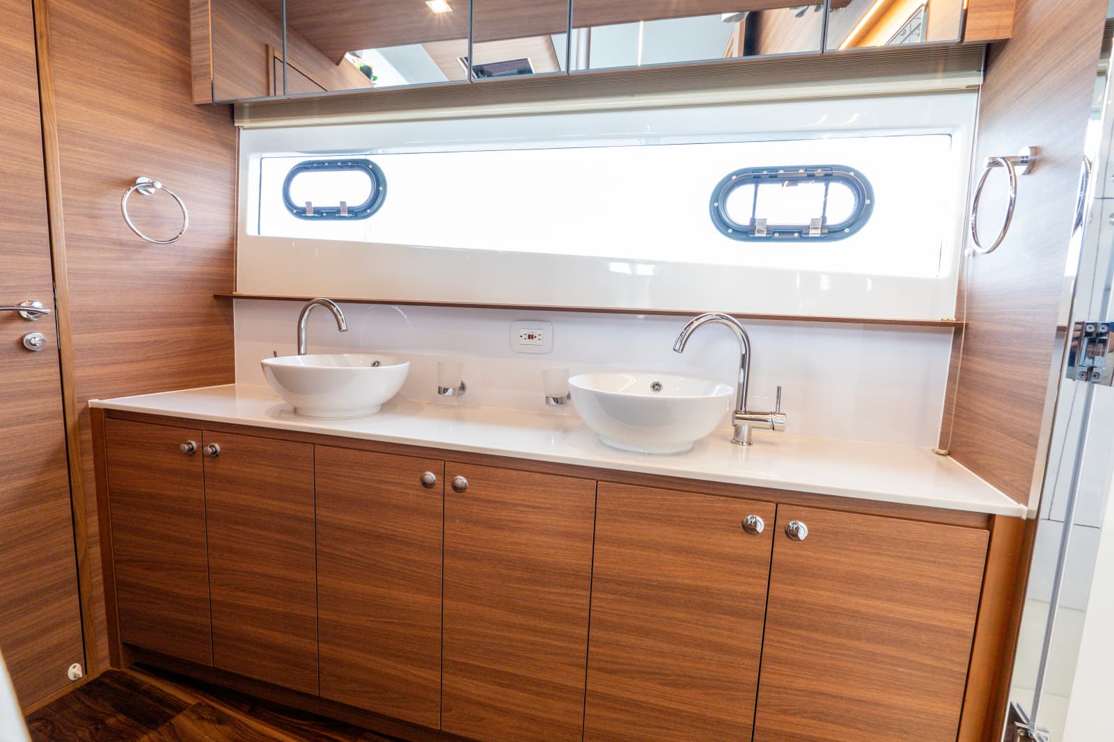 2023 Aquila 54 YACHT - Photo 19