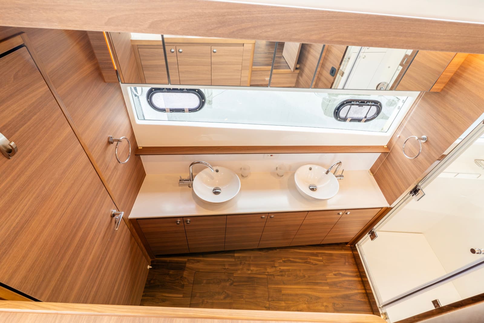 2023 Aquila 54 YACHT - Photo 15