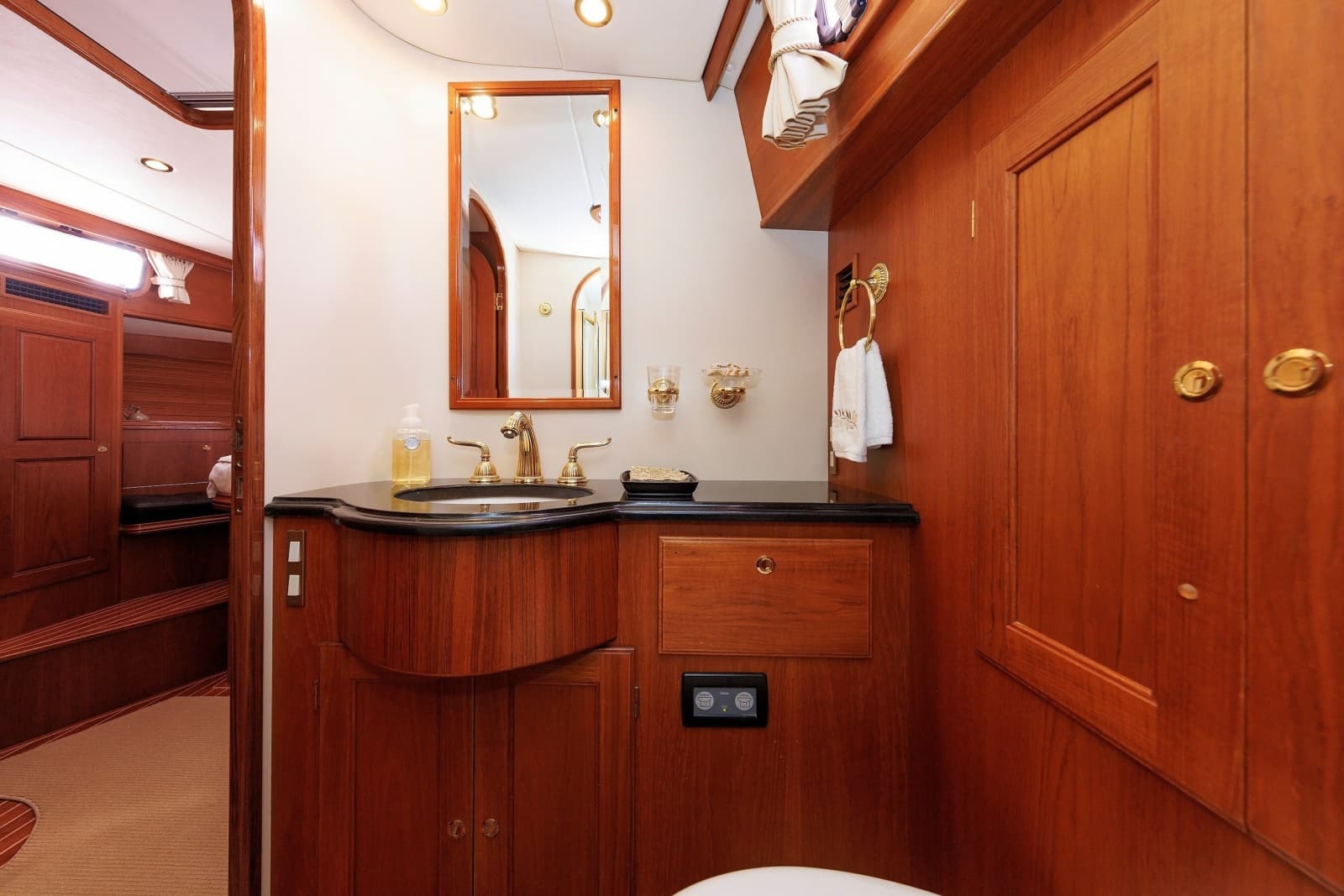 2008 Alden 52 Salon Express - Photo 59