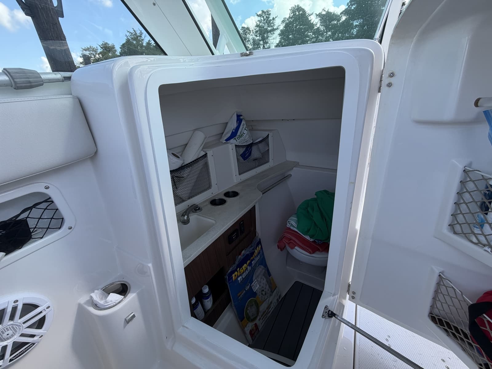 2023 Sailfish 245 DC - Photo 34