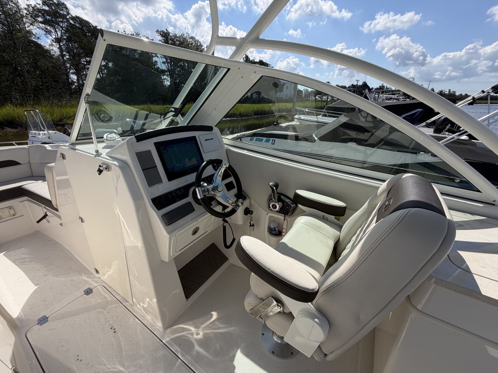 2023 Sailfish 245 DC - Photo 21