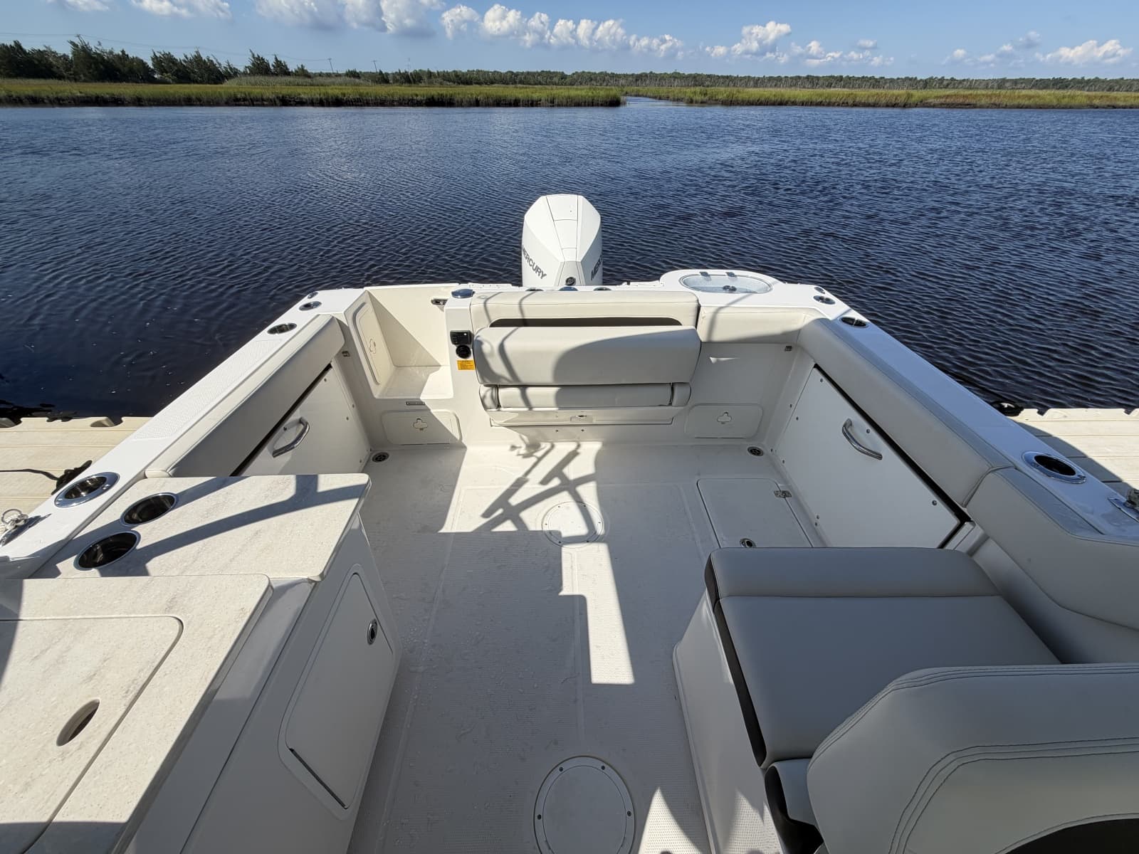 2023 Sailfish 245 DC - Photo 15