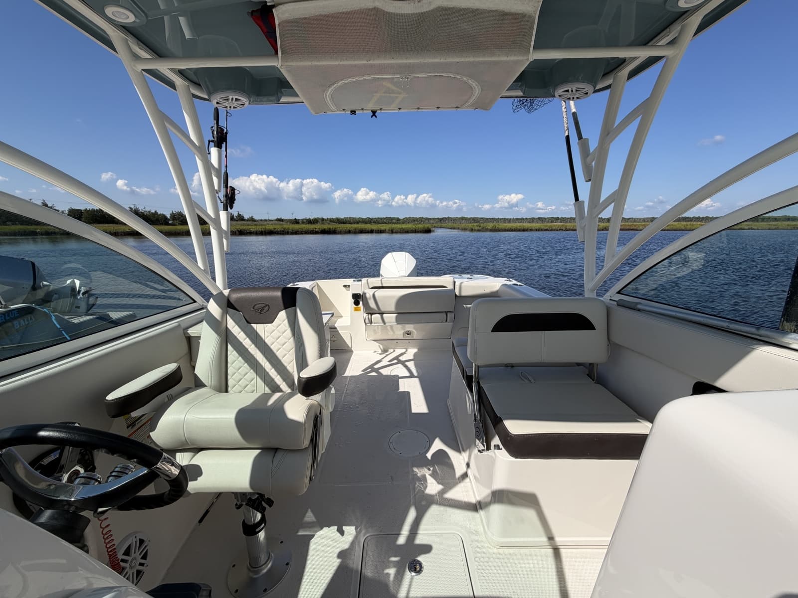 2023 Sailfish 245 DC - Photo 30