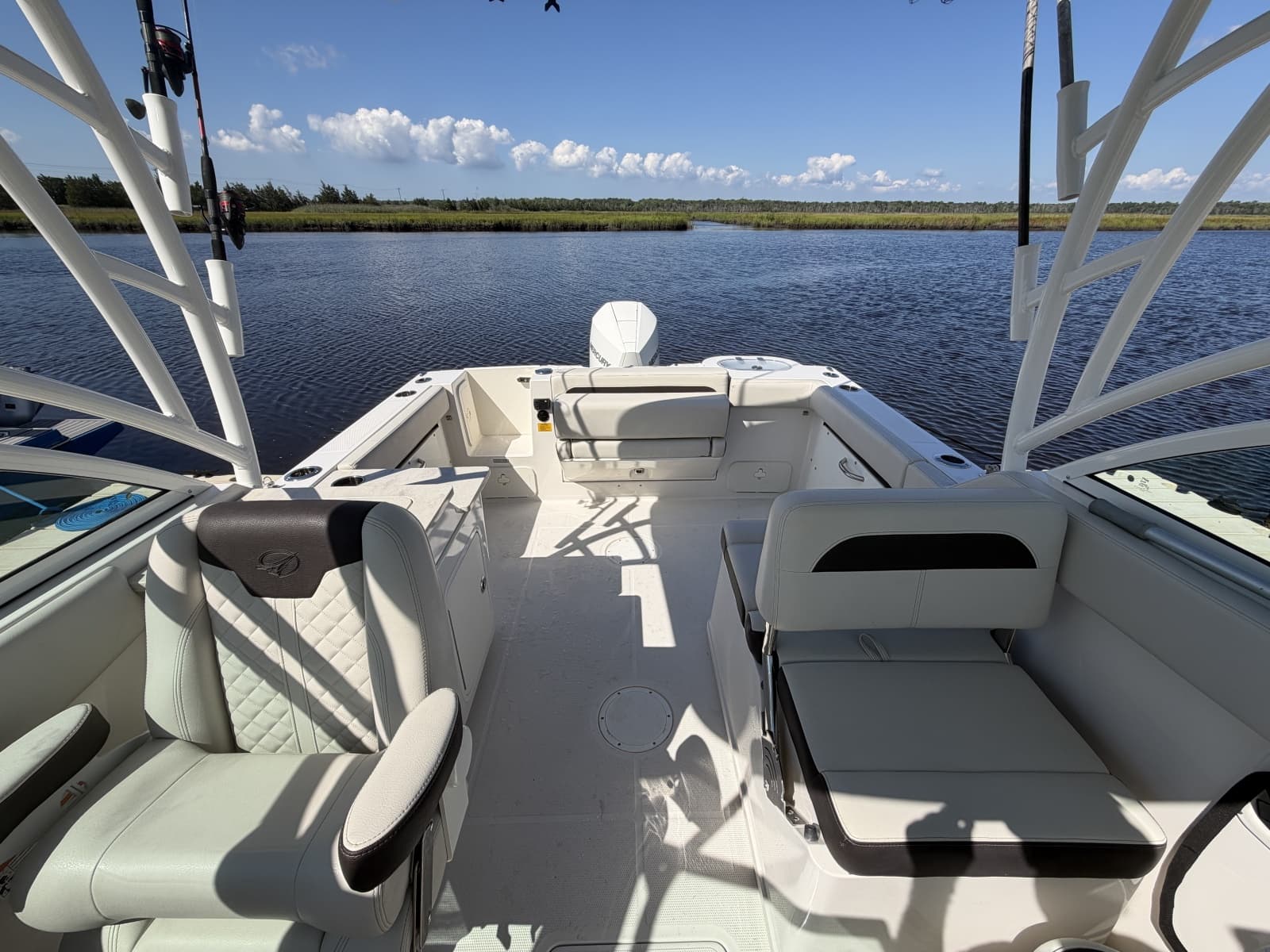 2023 Sailfish 245 DC - Photo 17