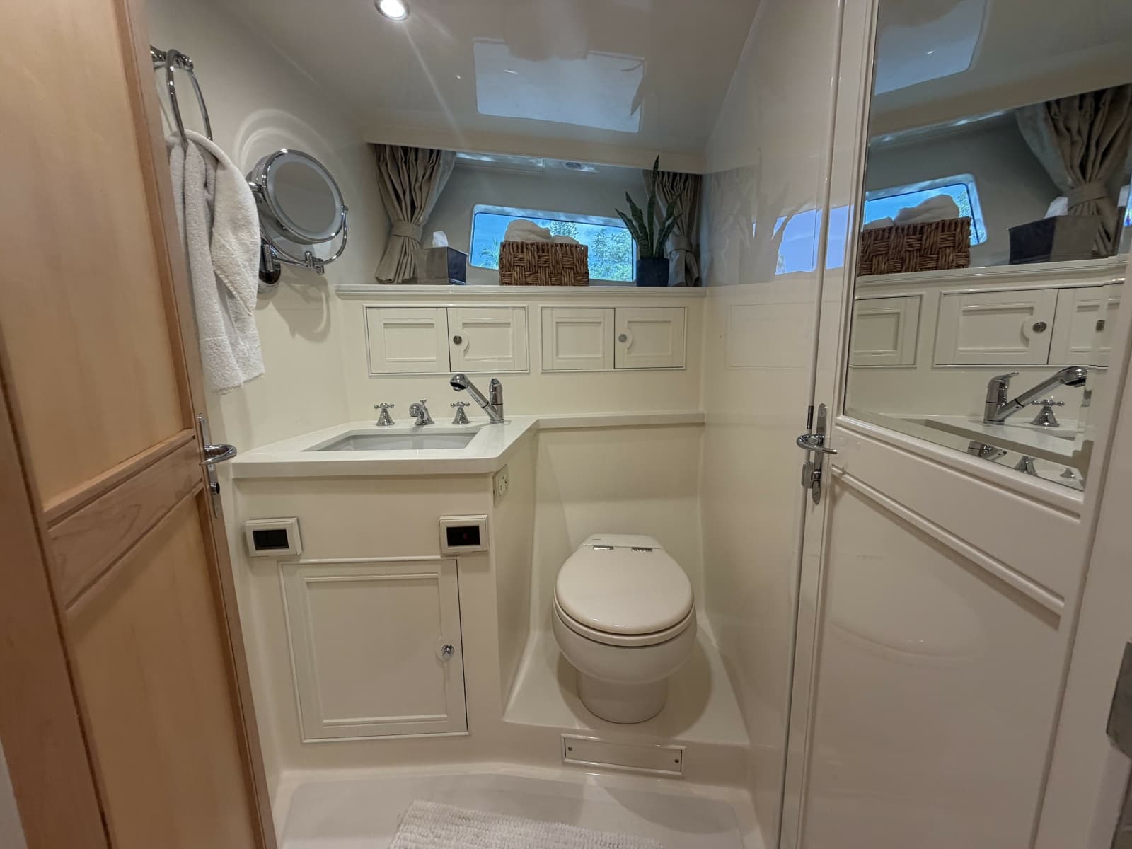 2021 Marlow Explorer 62E - Photo 24