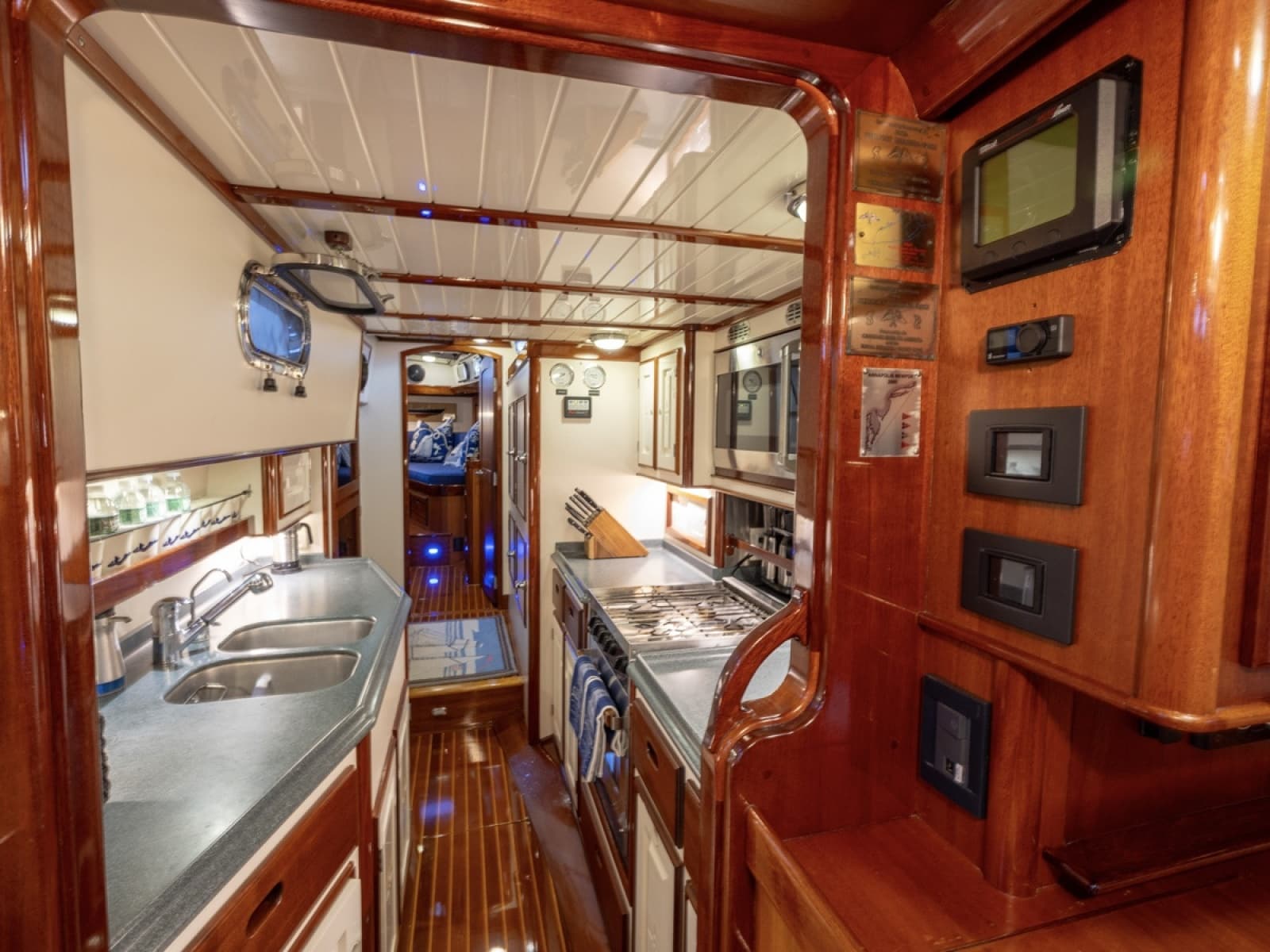 2001 Lyman-Morse Fontaine Custom 63 Pilothouse Sloop - Photo 15