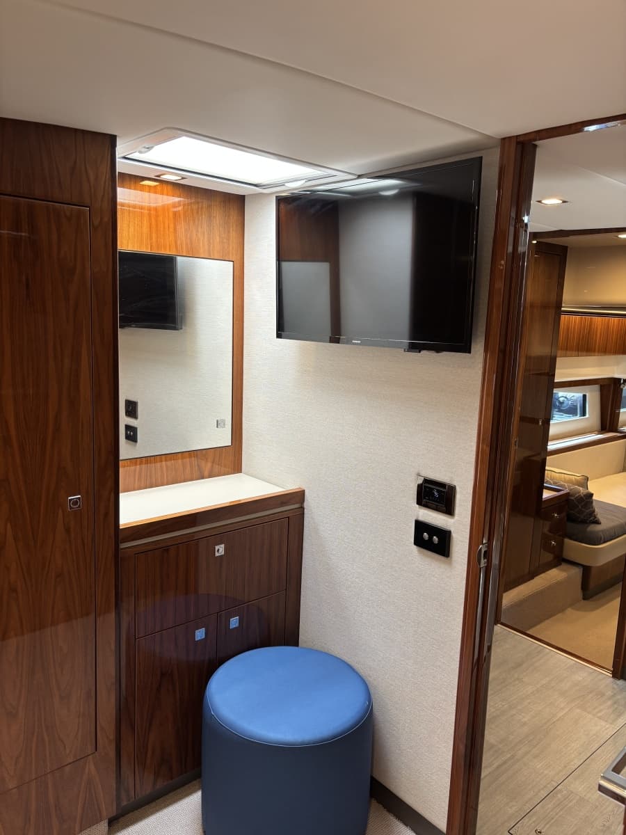 2020 Riviera 4800 Sport Yacht - Photo 42