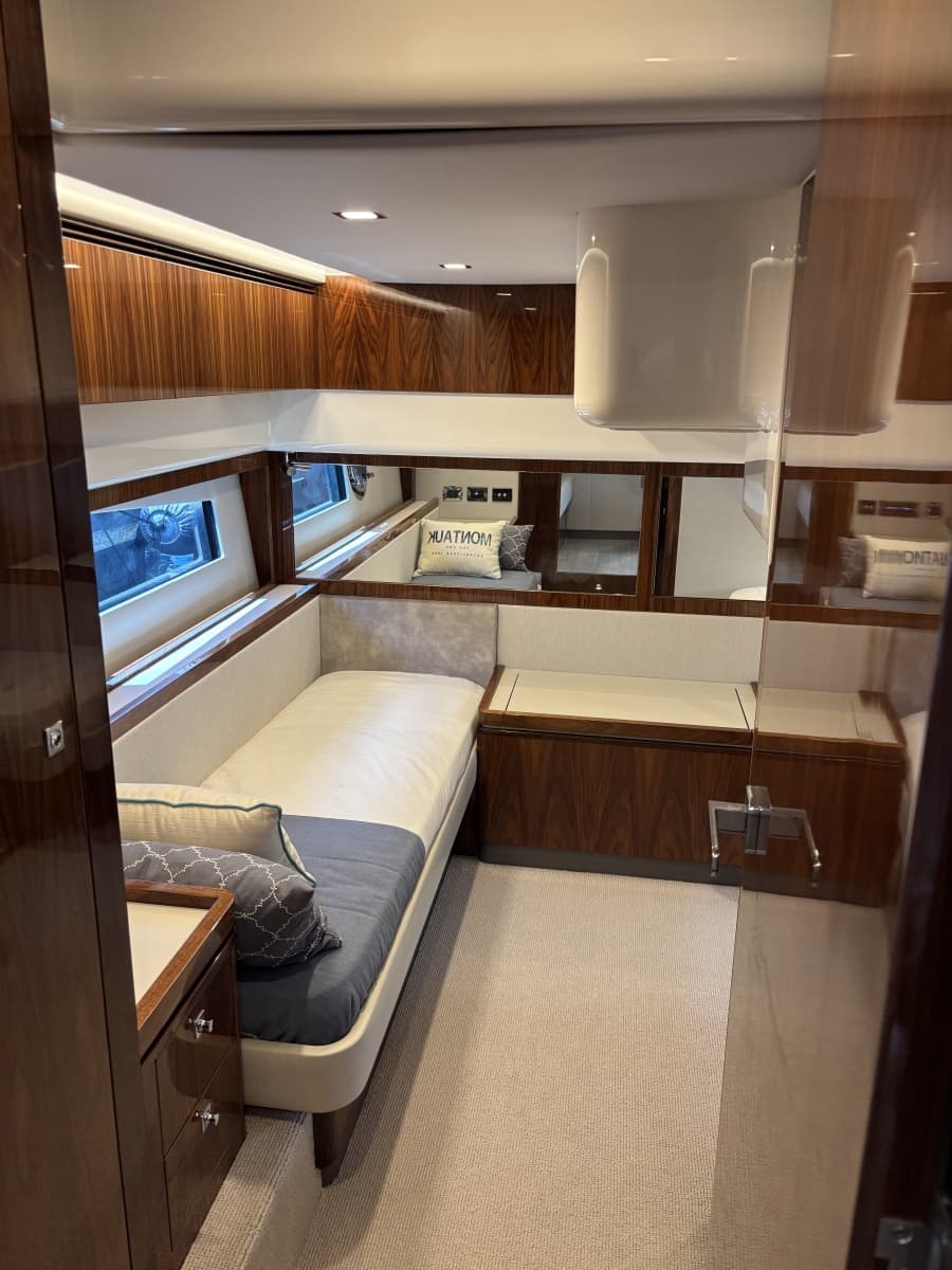 2020 Riviera 4800 Sport Yacht - Photo 45