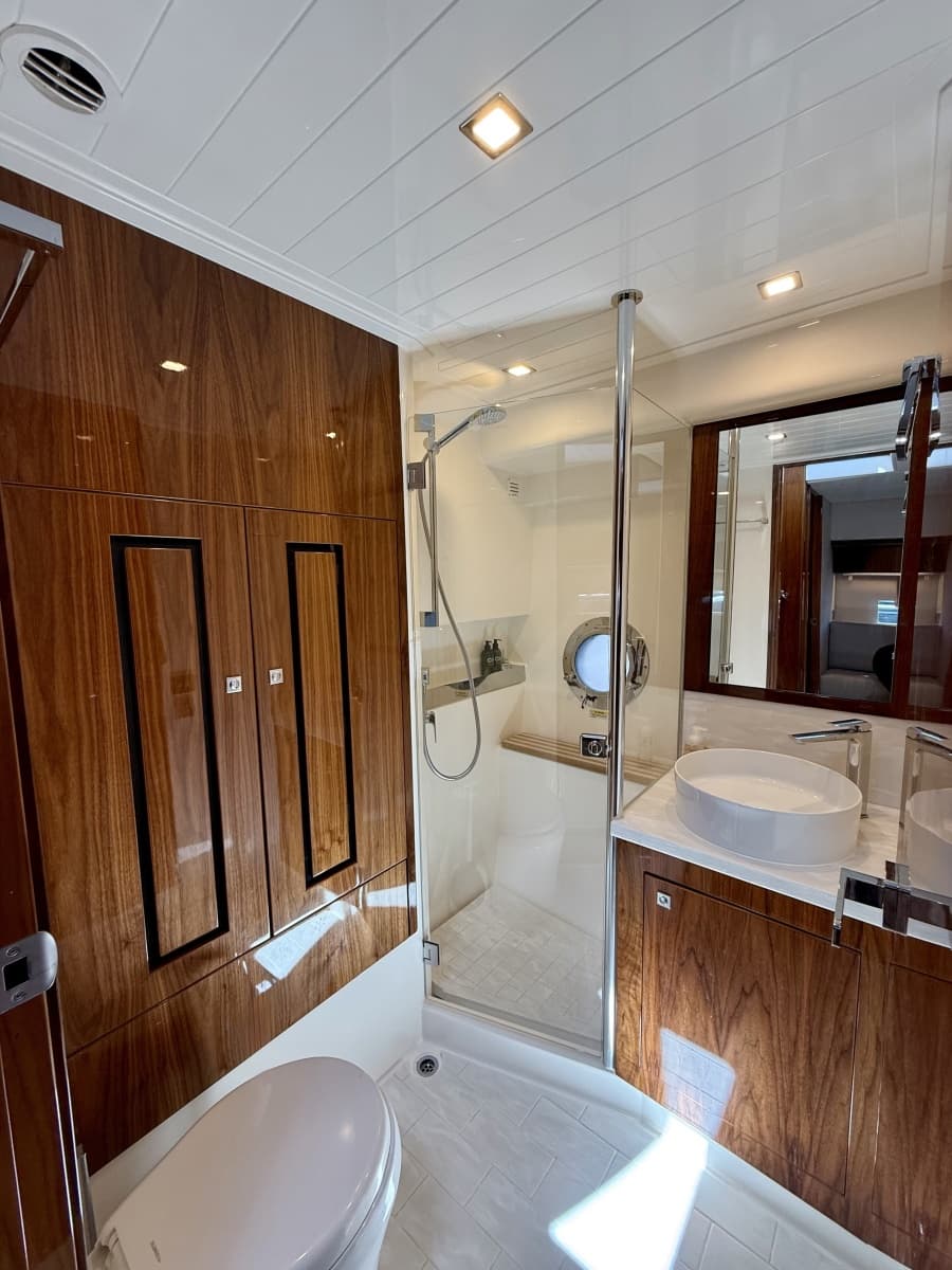 2020 Riviera 4800 Sport Yacht - Photo 43