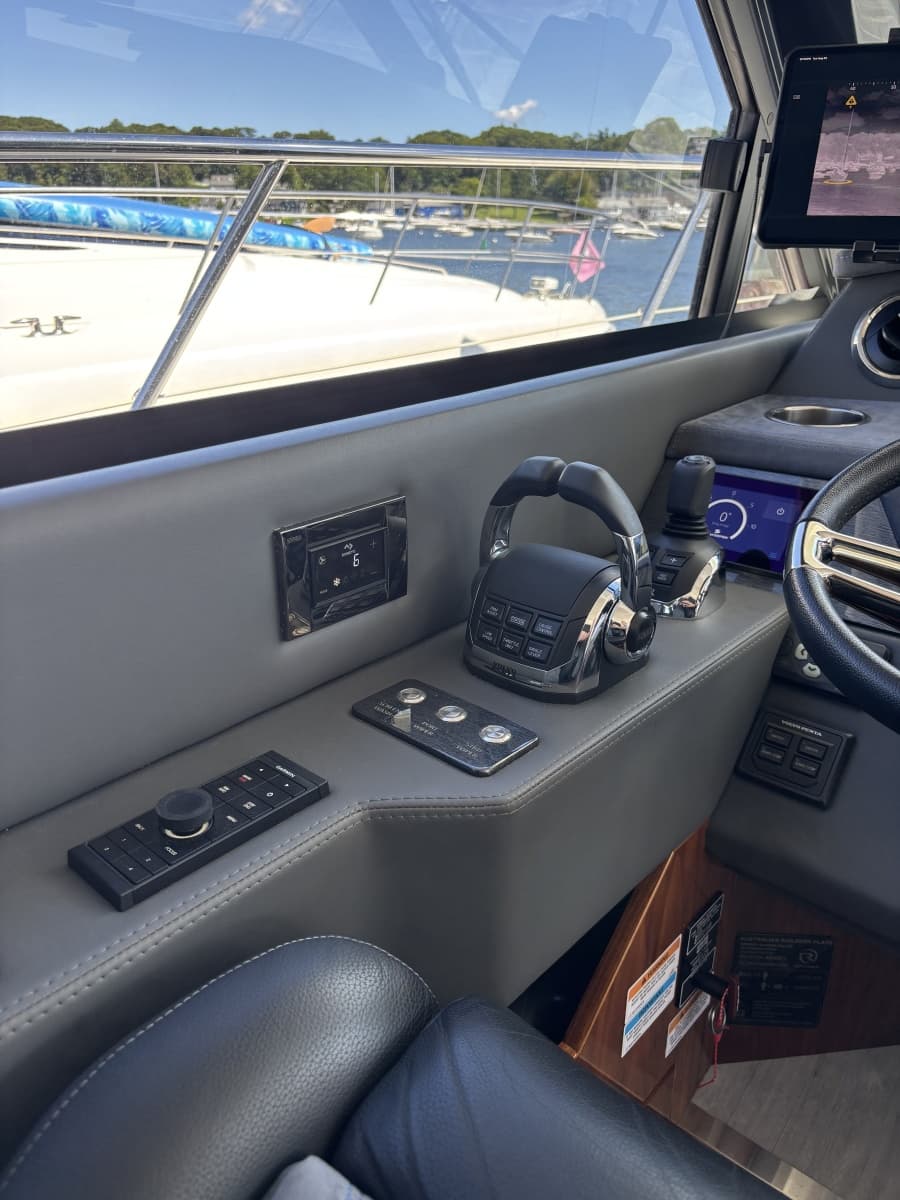 2020 Riviera 4800 Sport Yacht - Photo 22