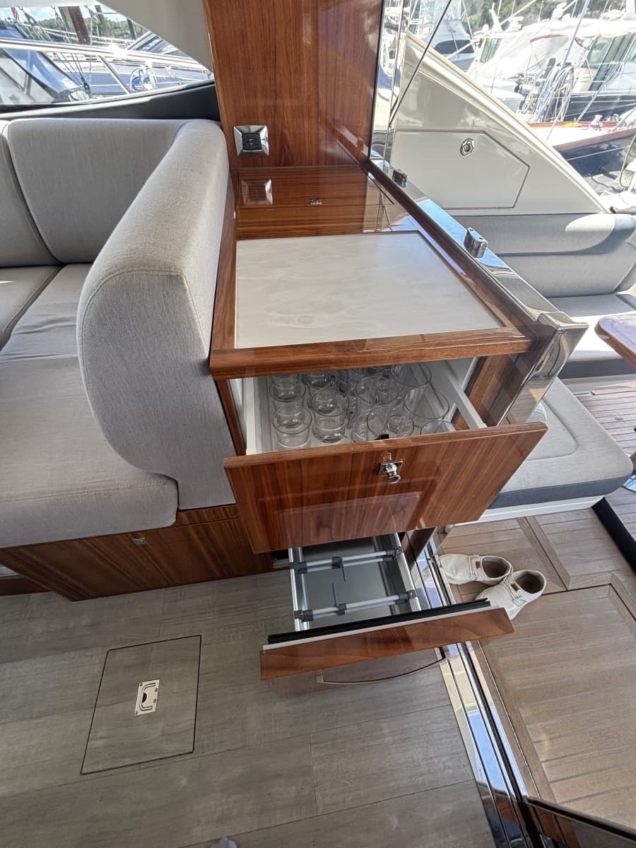2020 Riviera 4800 Sport Yacht - Photo 31