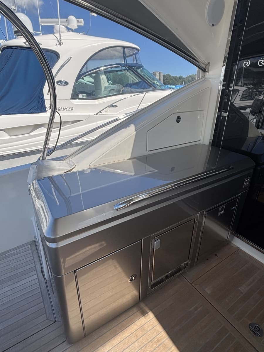 2020 Riviera 4800 Sport Yacht - Photo 13