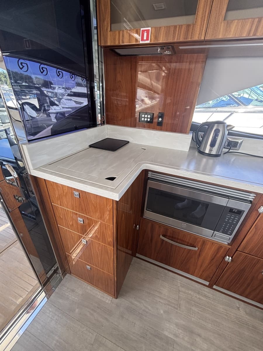 2020 Riviera 4800 Sport Yacht - Photo 25