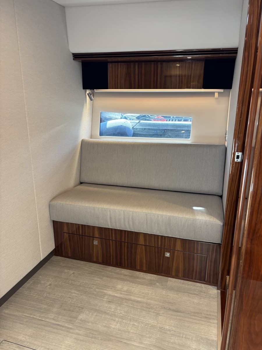 2020 Riviera 4800 Sport Yacht - Photo 38