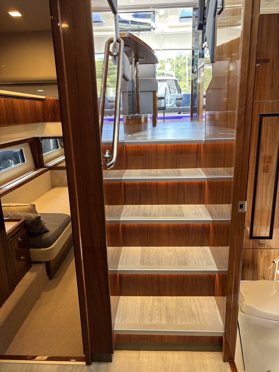 2020 Riviera 4800 Sport Yacht - Photo 35