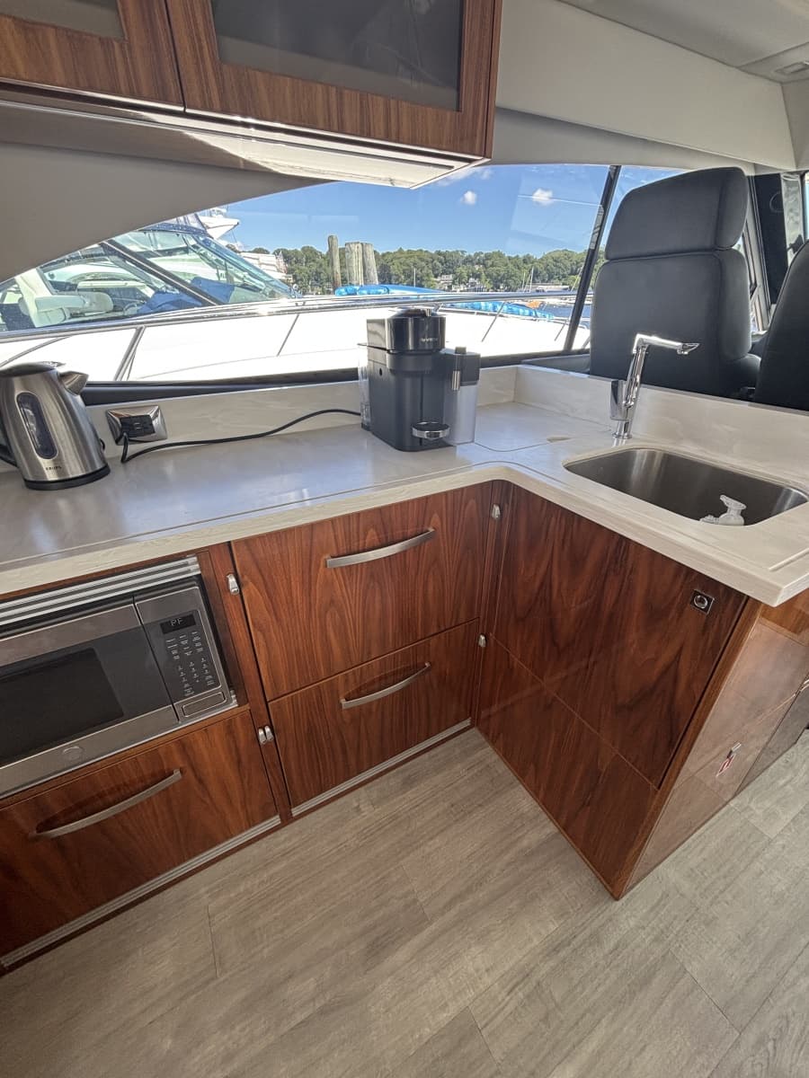 2020 Riviera 4800 Sport Yacht - Photo 24