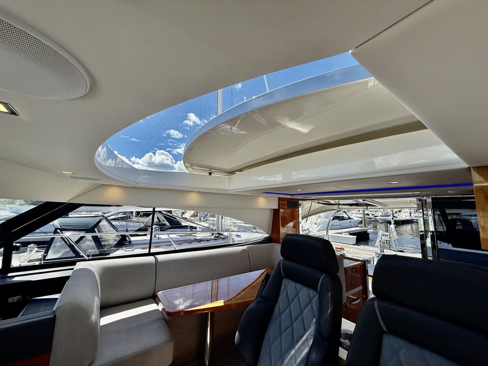 2020 Riviera 4800 Sport Yacht - Photo 18