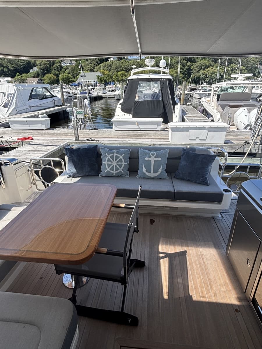 2020 Riviera 4800 Sport Yacht - Photo 20