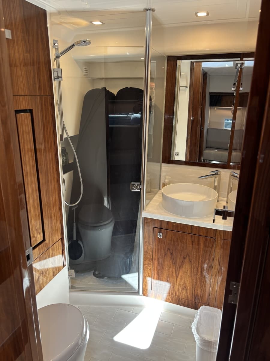 2020 Riviera 4800 Sport Yacht - Photo 41