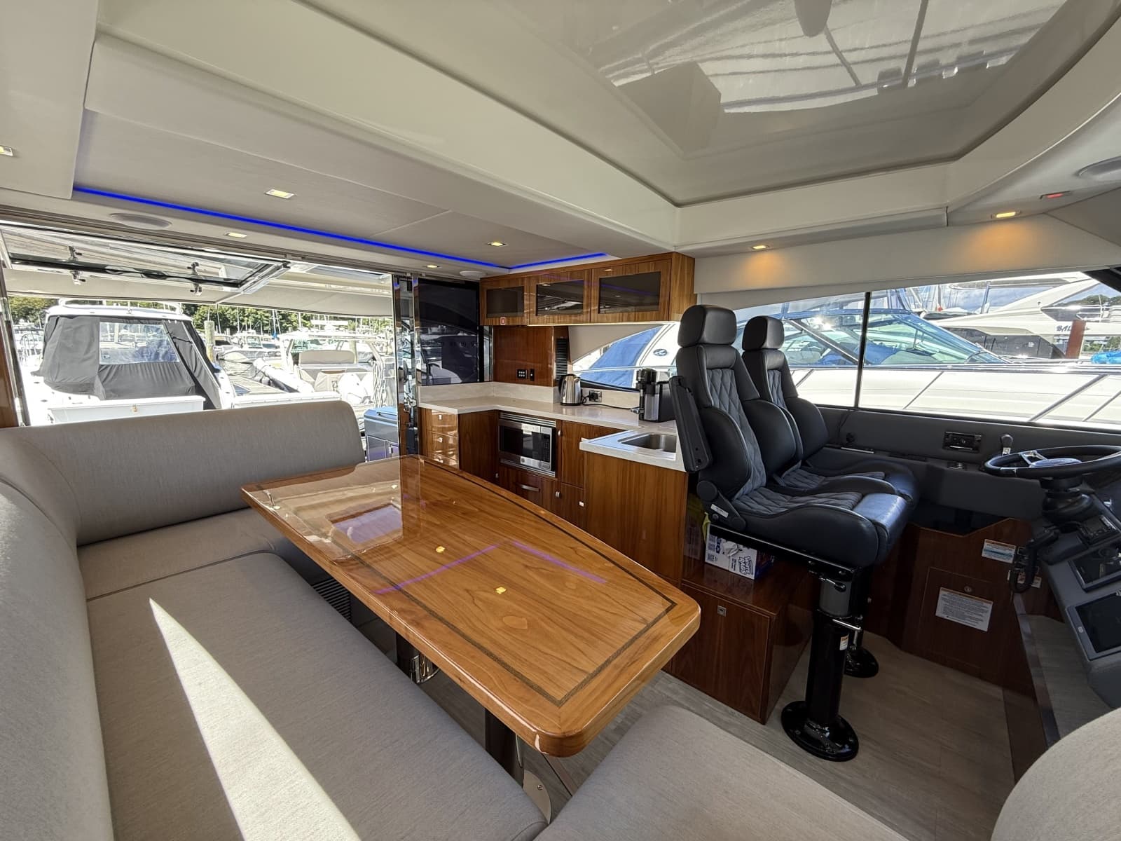 2020 Riviera 4800 Sport Yacht - Photo 17