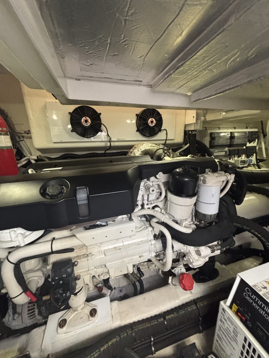 2020 Riviera 4800 Sport Yacht - Photo 52