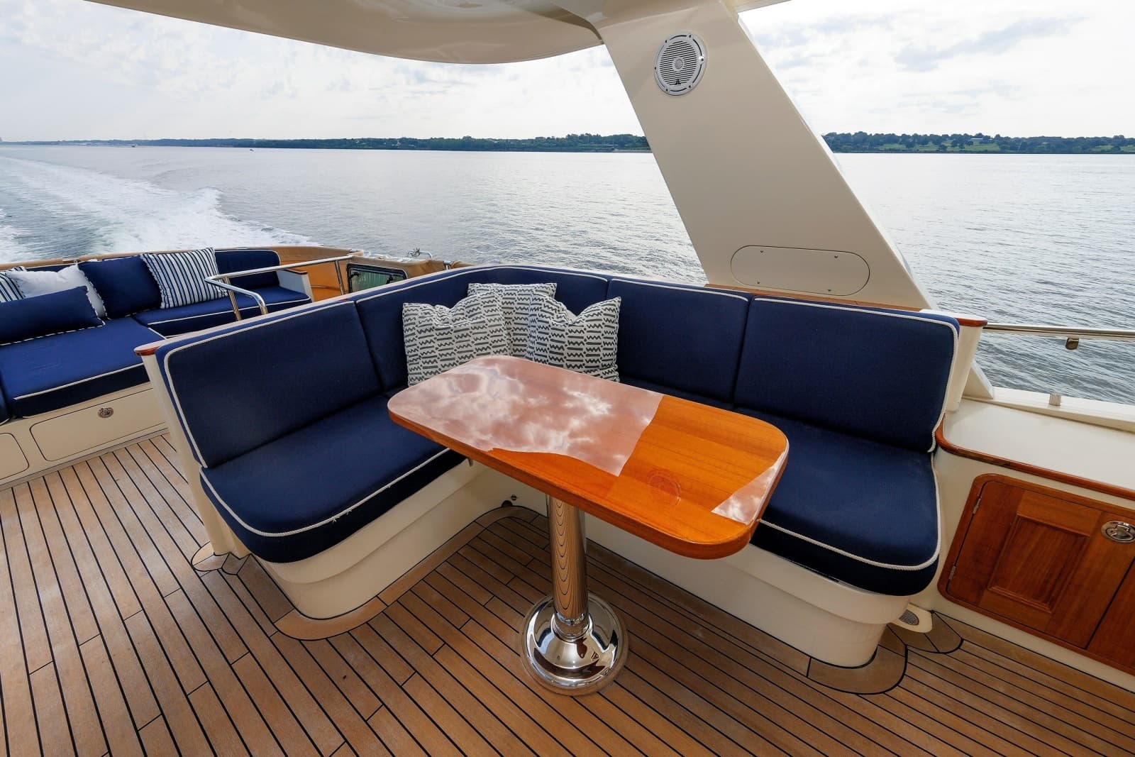 2016 Hunt Yachts 72 Flybridge - Photo 57