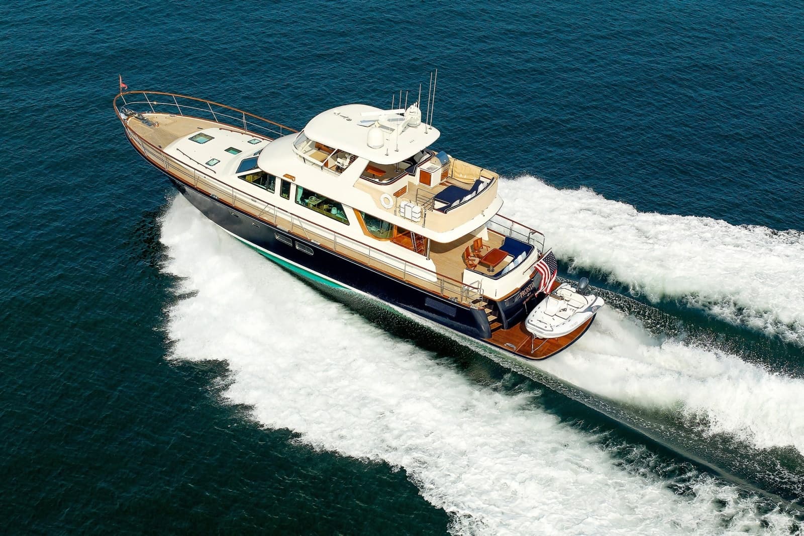 2016 Hunt Yachts 72 Flybridge - Photo 13