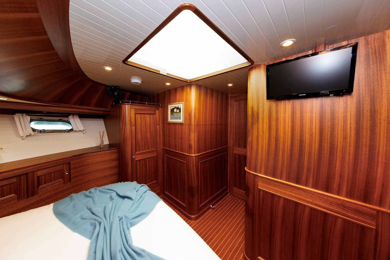 2016 Hunt Yachts 72 Flybridge - Photo 16