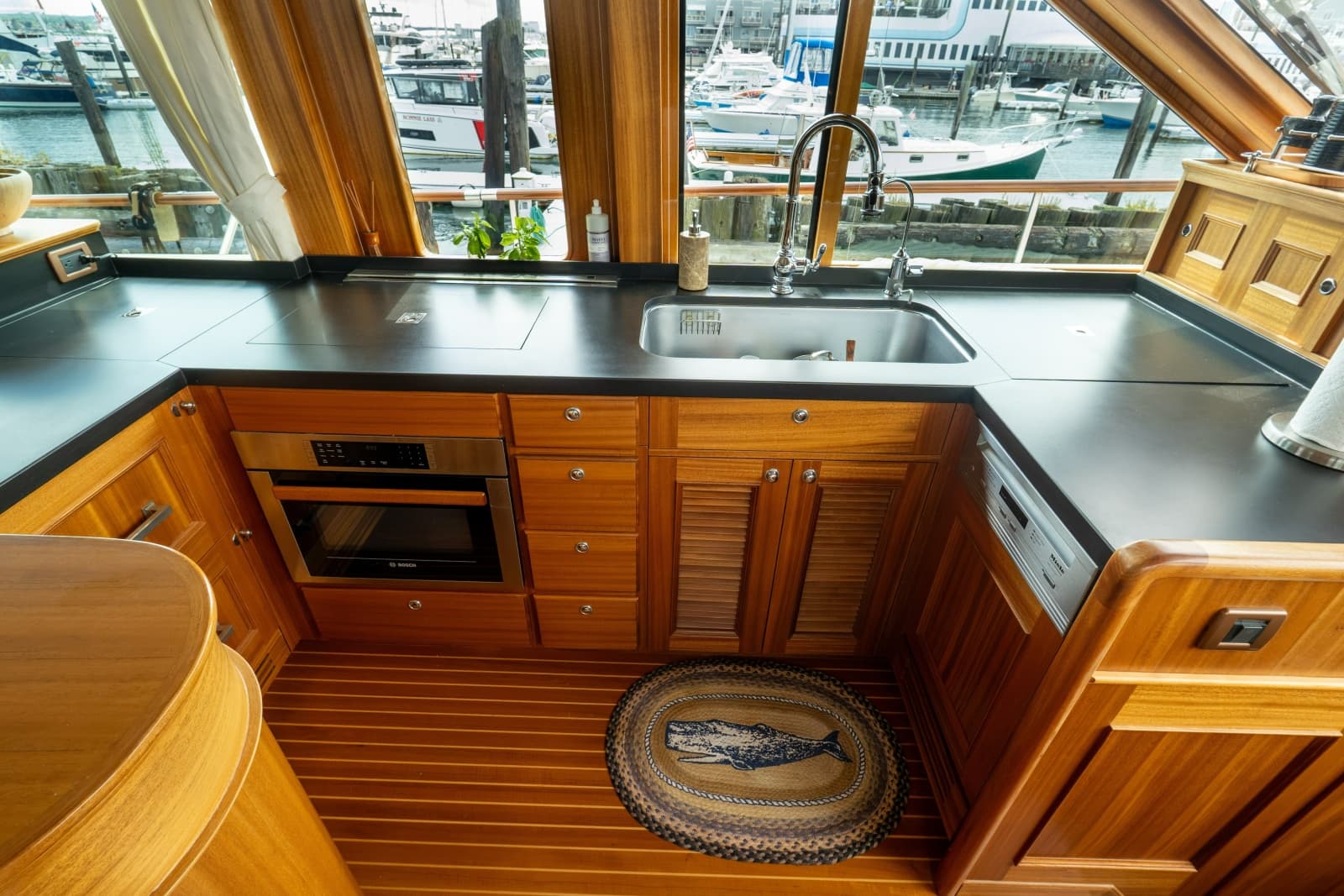 2016 Hunt Yachts 72 Flybridge - Photo 85
