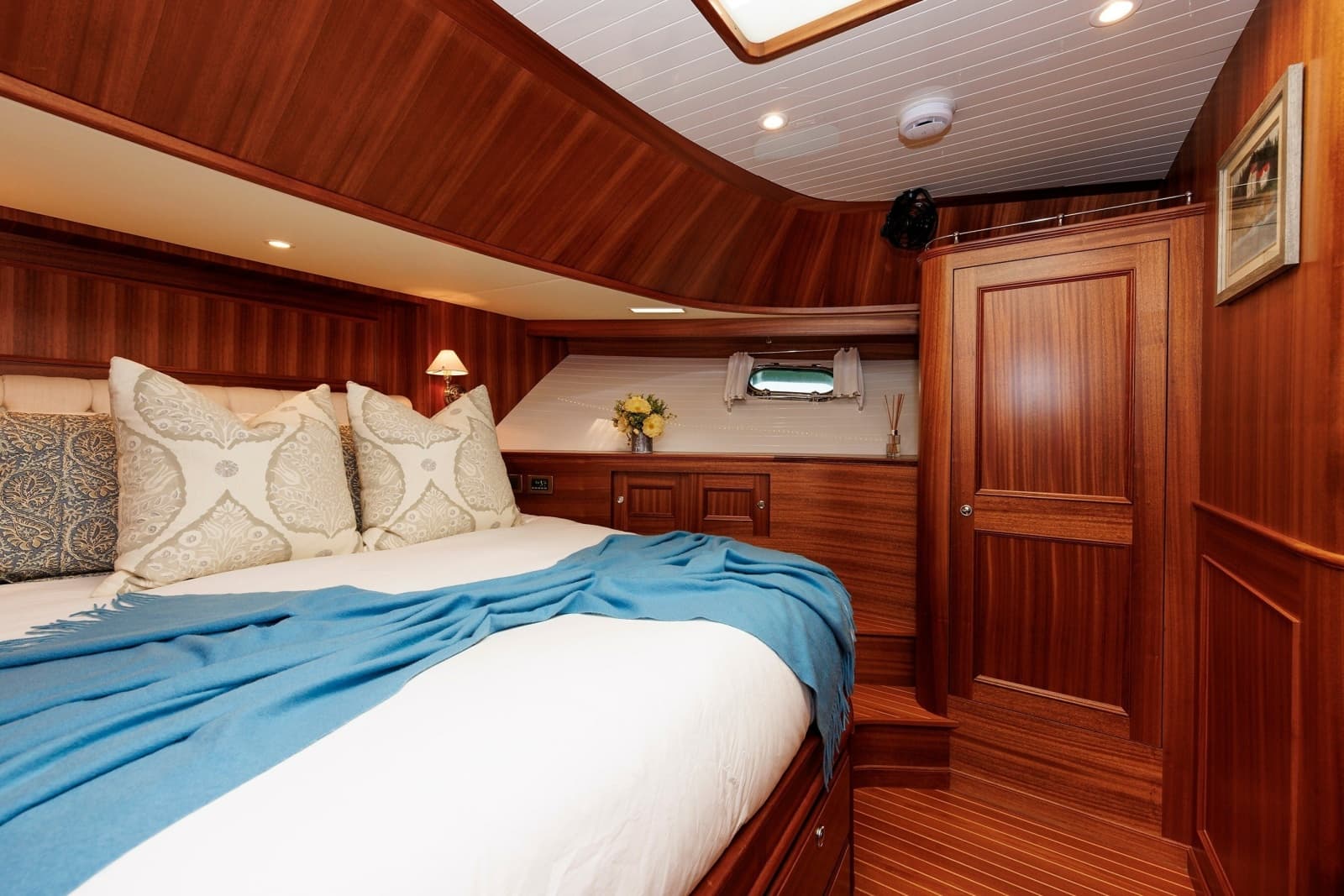2016 Hunt Yachts 72 Flybridge - Photo 10
