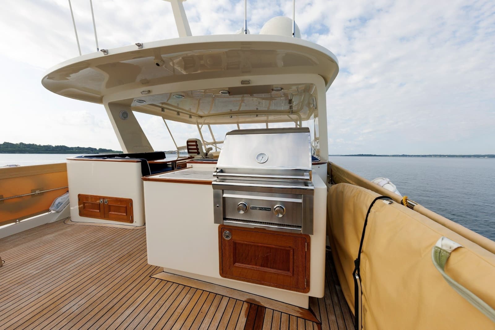 2016 Hunt Yachts 72 Flybridge - Photo 48