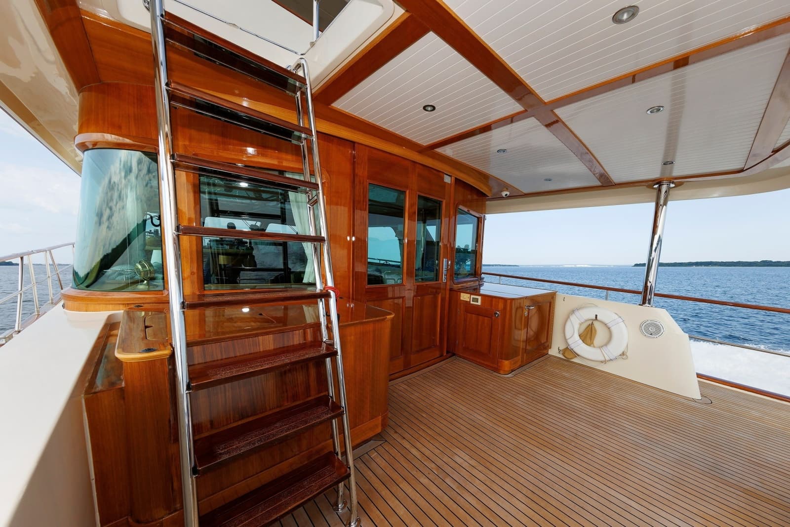 2016 Hunt Yachts 72 Flybridge - Photo 40