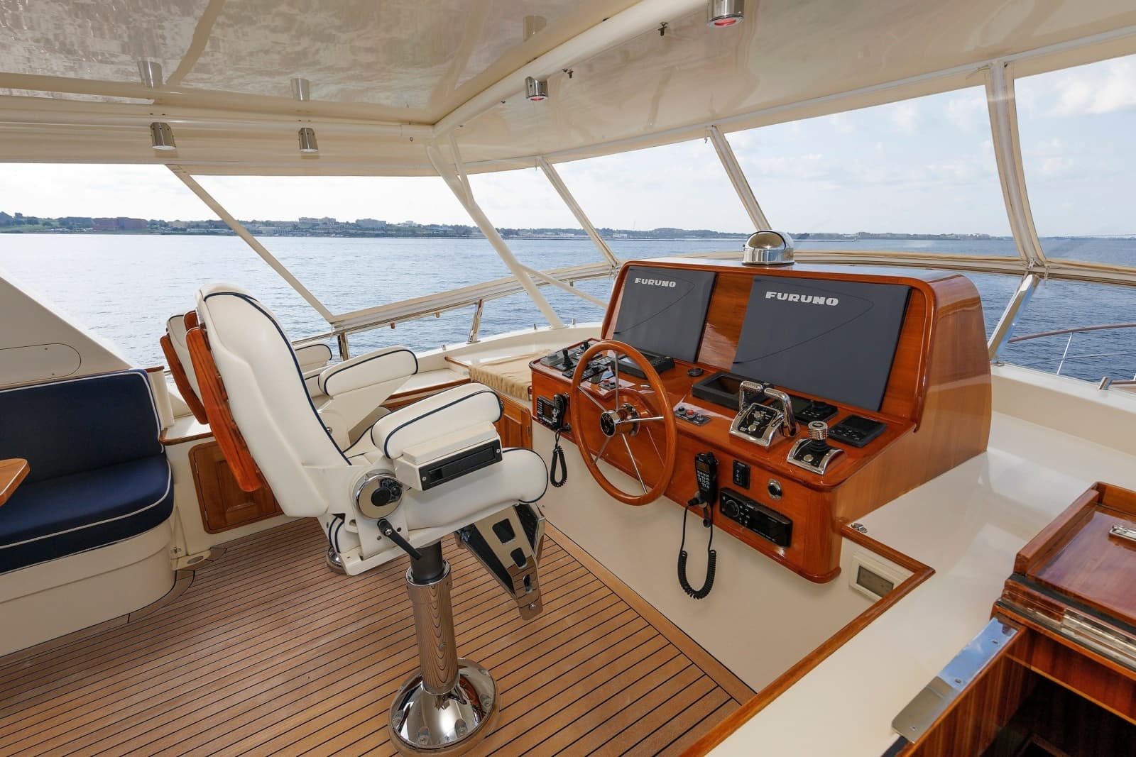 2016 Hunt Yachts 72 Flybridge - Photo 61