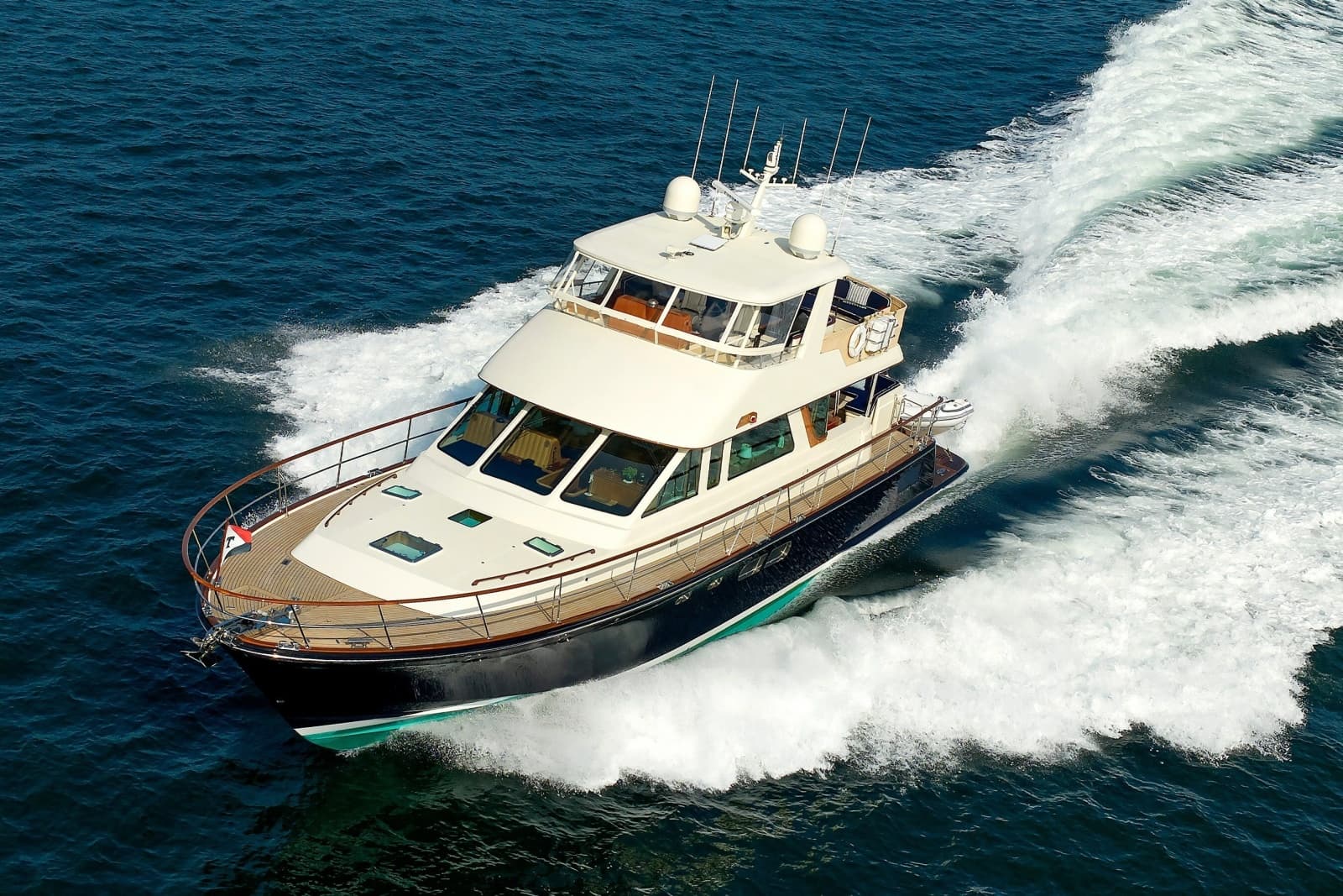 2016 Hunt Yachts 72 Flybridge - Photo 5