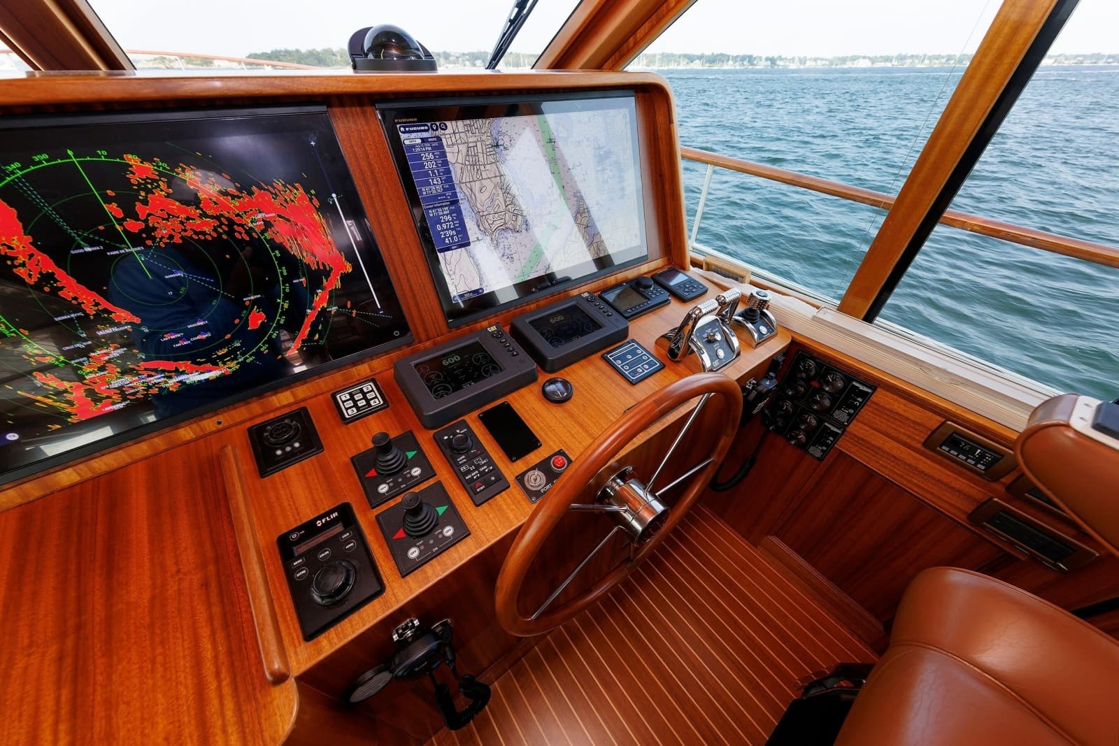 2016 Hunt Yachts 72 Flybridge - Photo 7