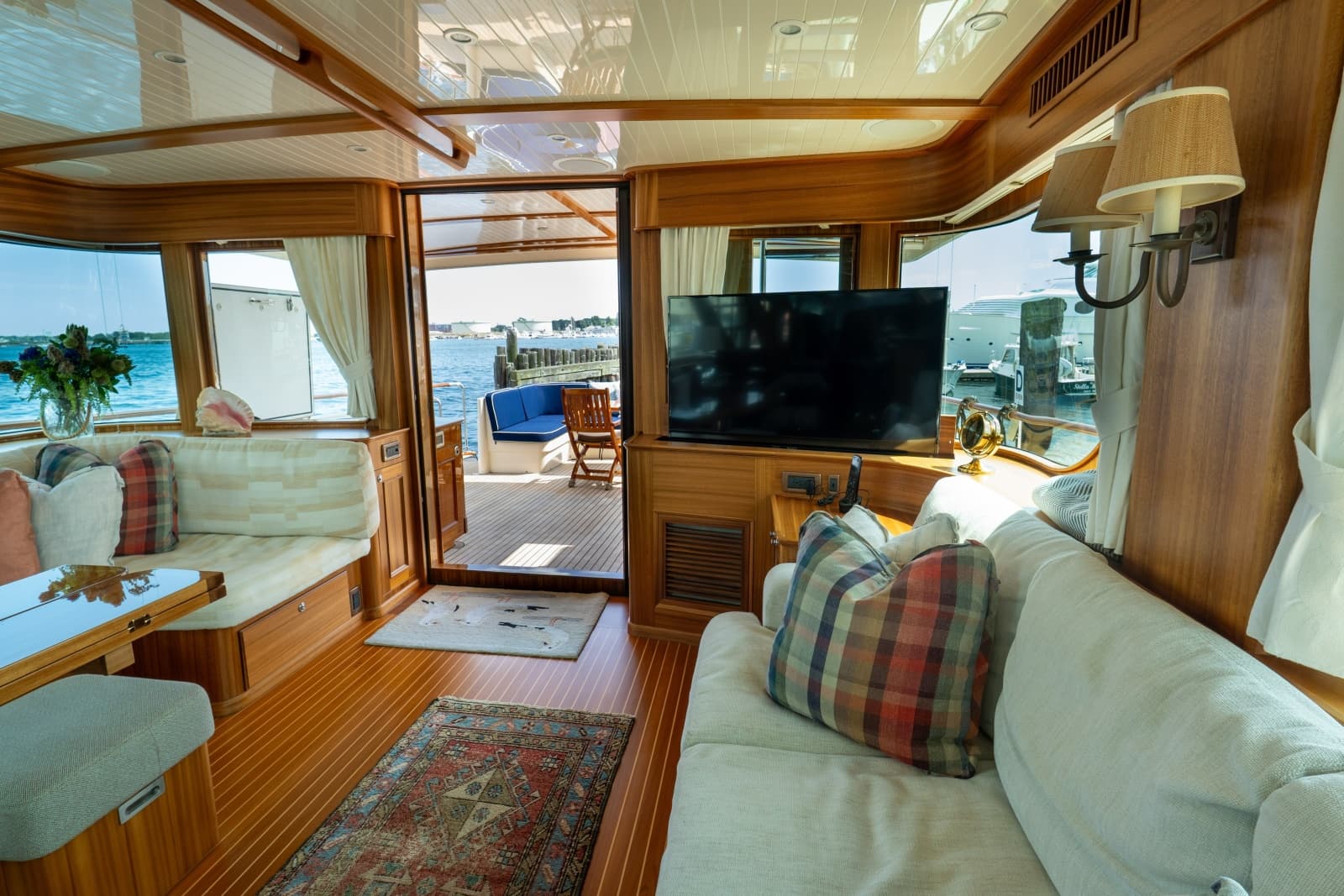 2016 Hunt Yachts 72 Flybridge - Photo 83