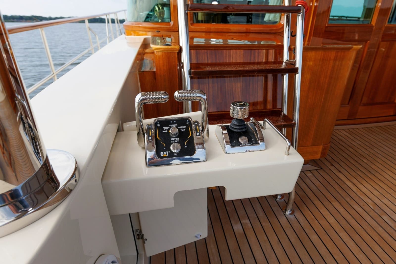 2016 Hunt Yachts 72 Flybridge - Photo 67