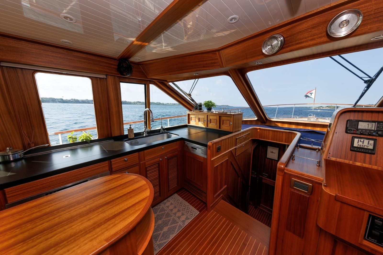 2016 Hunt Yachts 72 Flybridge - Photo 74