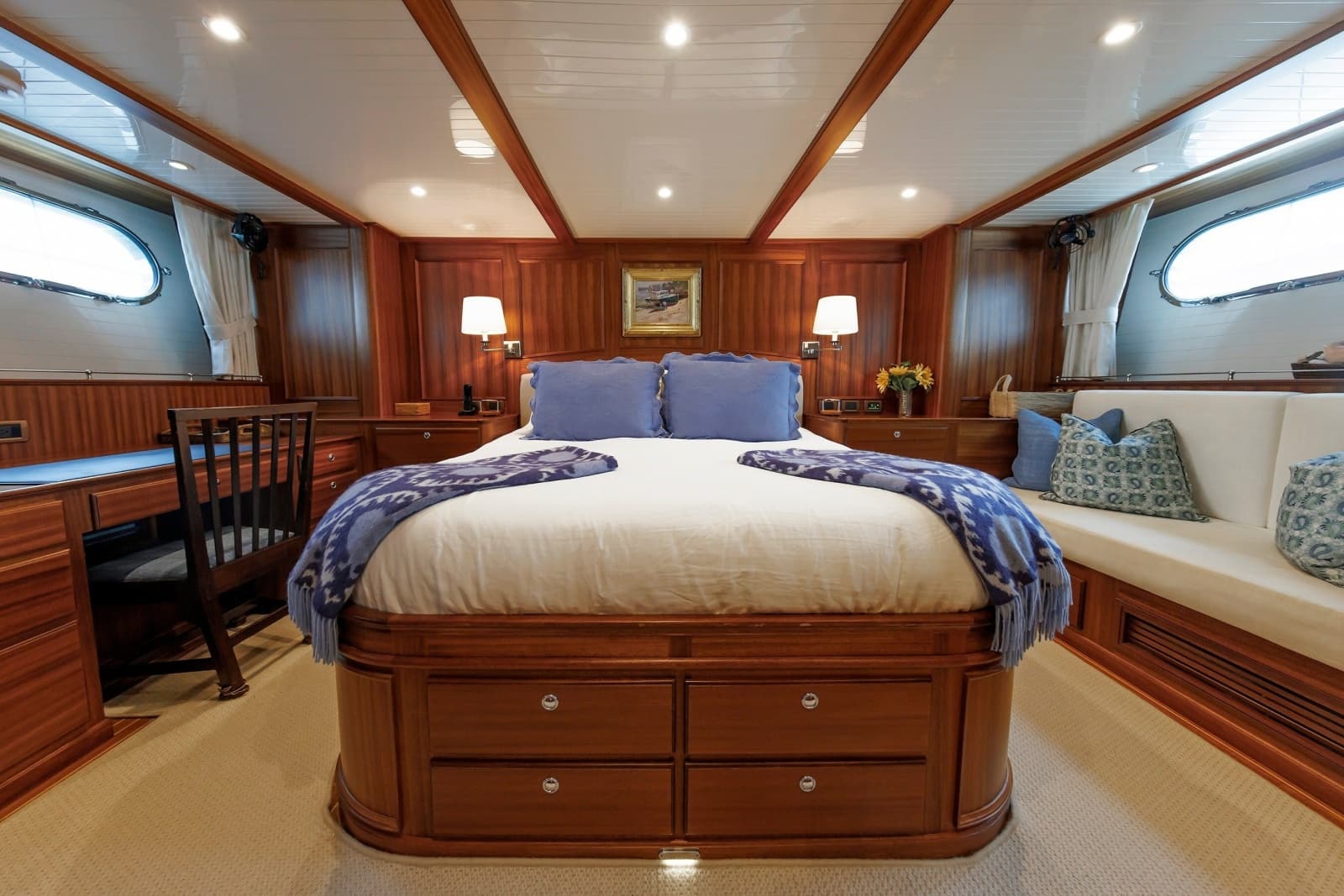 2016 Hunt Yachts 72 Flybridge - Photo 24