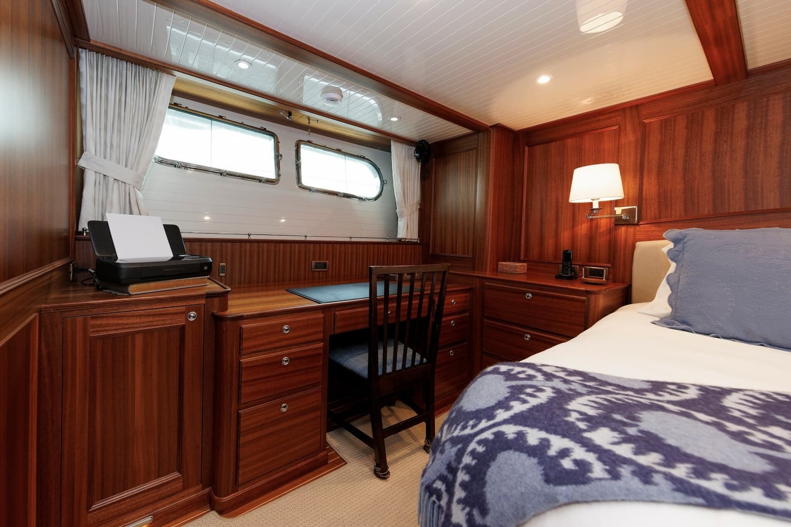 2016 Hunt Yachts 72 Flybridge - Photo 28