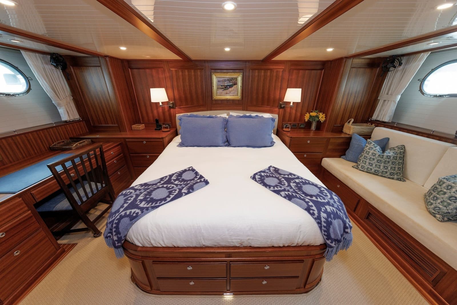 2016 Hunt Yachts 72 Flybridge - Photo 29