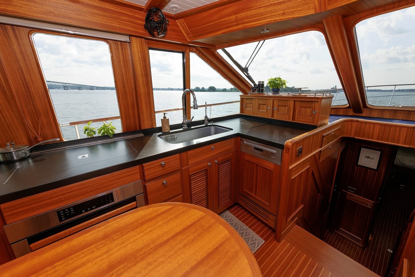 2016 Hunt Yachts 72 Flybridge - Photo 70