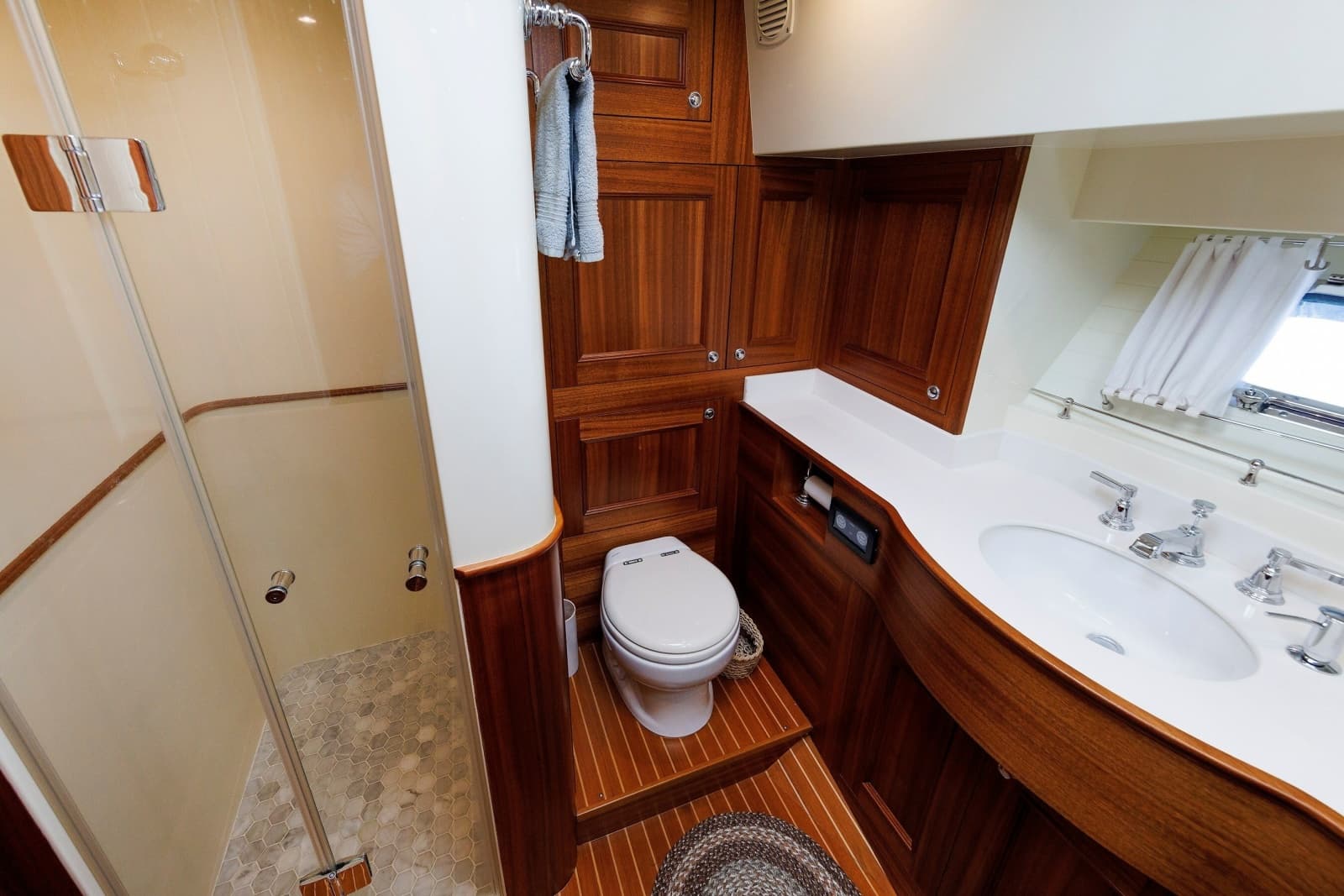 2016 Hunt Yachts 72 Flybridge - Photo 21