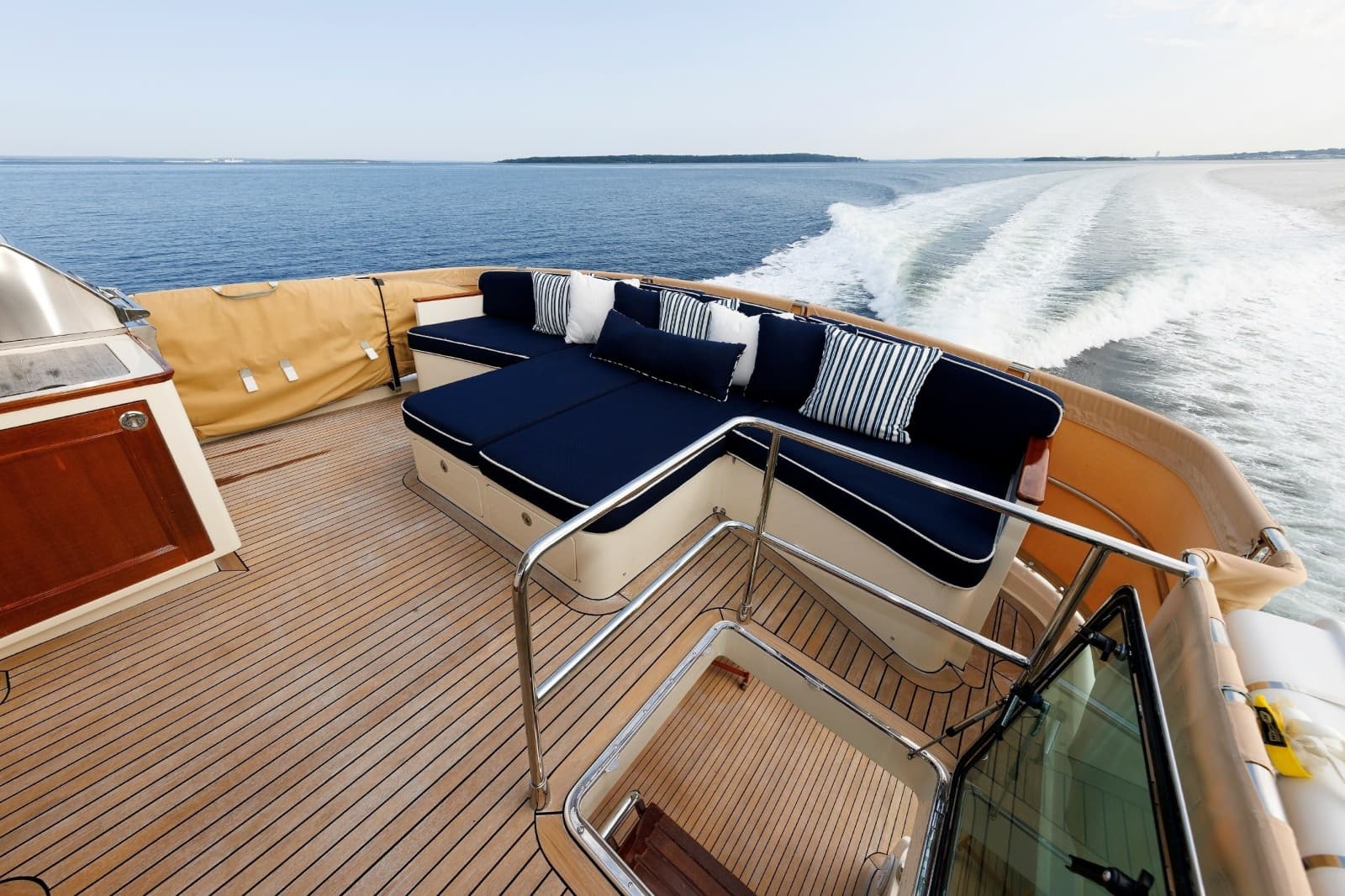 2016 Hunt Yachts 72 Flybridge - Photo 47