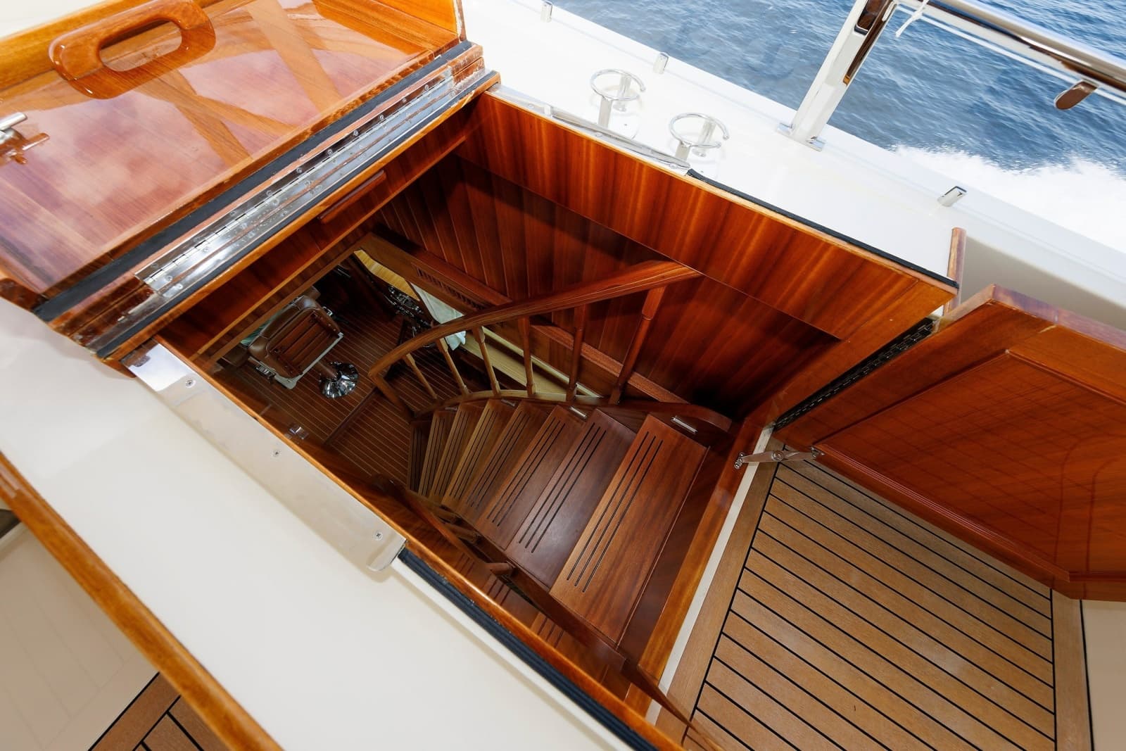2016 Hunt Yachts 72 Flybridge - Photo 55